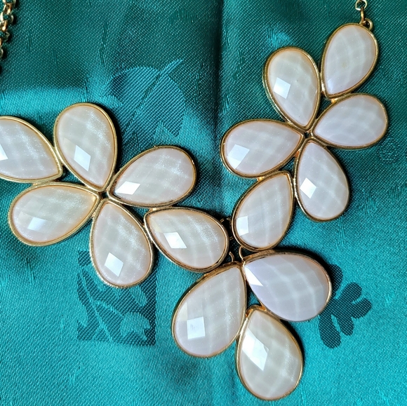 Fashion Flower Petal Bib Necklace in Diamond Cut 15" - Picture 4 of 6